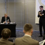 Prof. Piotr Łakomy wita gości na konferencji 